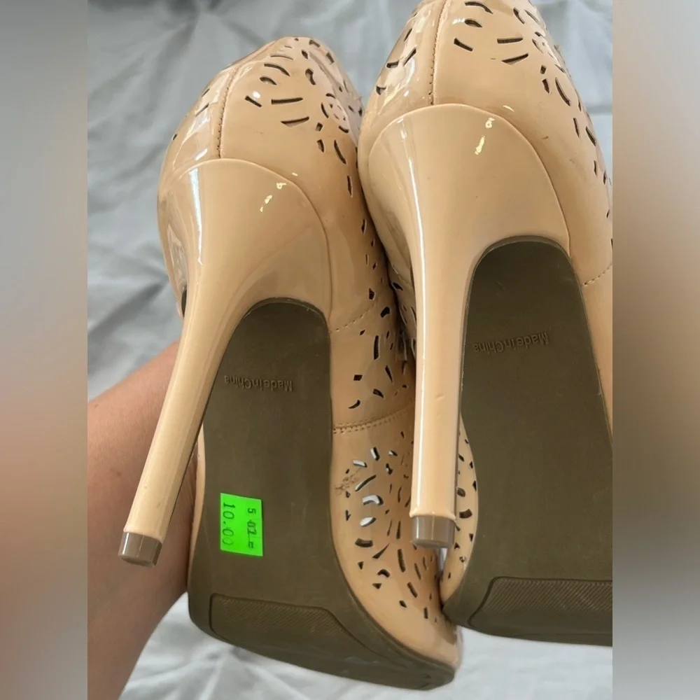 Report Fenestrated pointy toe heels pumps